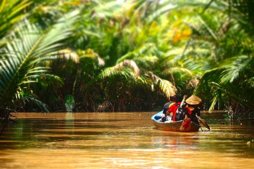 Navigating-the-Mekong-Delta,-Vietnam